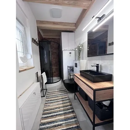 Gardna Modern Retreat