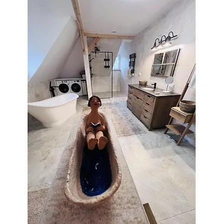 Gardna Modern Retreat